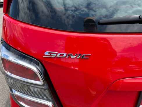 Used 2017 Chevrolet Sonic LT w/ Convenience Package FWD image 8