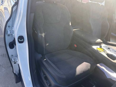 Used 2023 Lexus RZ 450e Premium image 11