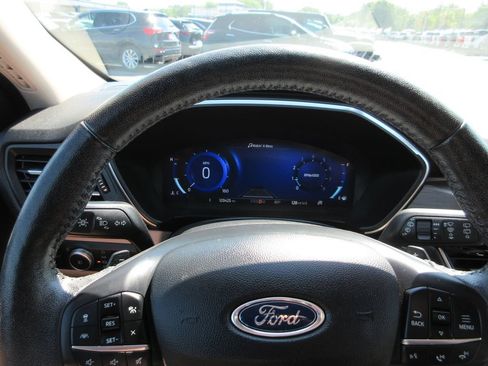 Used 2020 Ford Escape Titanium AWD/4WD image 27
