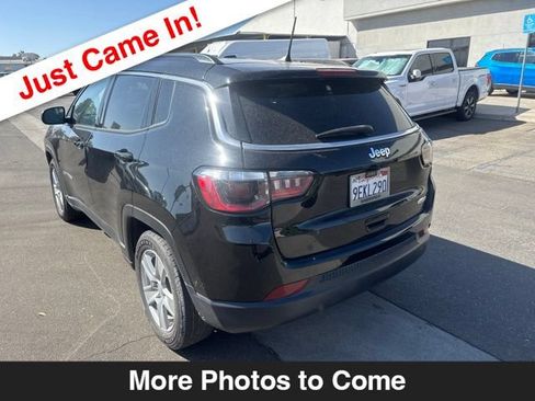 Used 2022 Jeep Compass Latitude FWD image 3