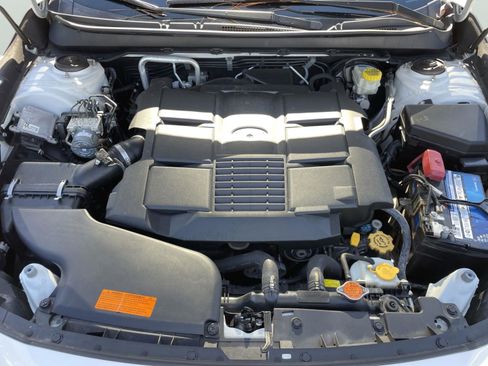 Used 2017 Subaru Outback 3.6R Touring image 11