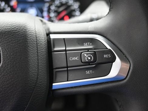 Used 2024 Jeep Compass Latitude AWD/4WD image 21