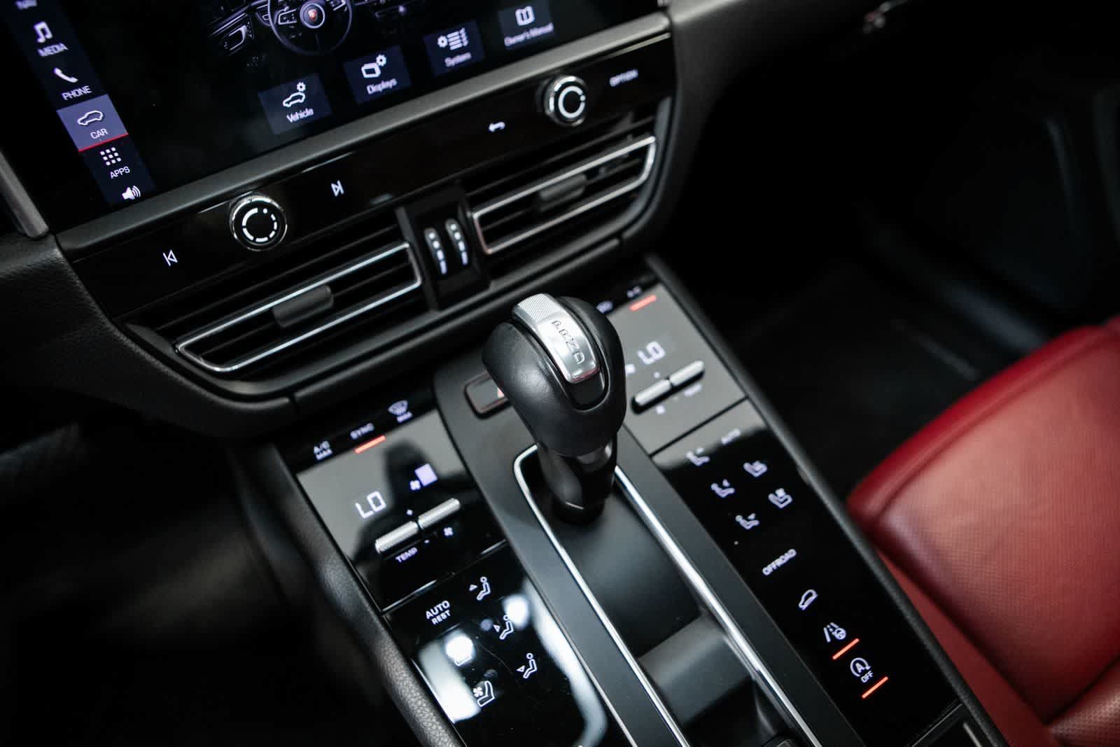 Used 2023 Porsche Macan AWD/4WD image 23