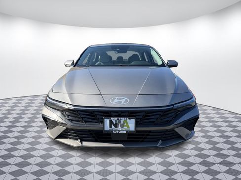Used 2024 Hyundai Elantra Limited FWD image 5