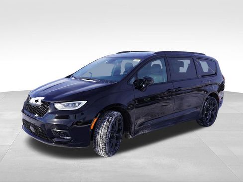 New 2026 Chrysler Pacifica Limited w/ S Appearance Package image 7