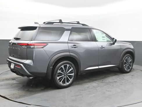 New 2026 Nissan Pathfinder Platinum FWD image 7