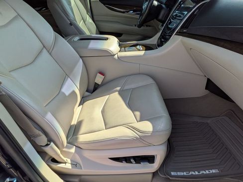 Used 2020 Cadillac Escalade Luxury AWD/4WD image 20