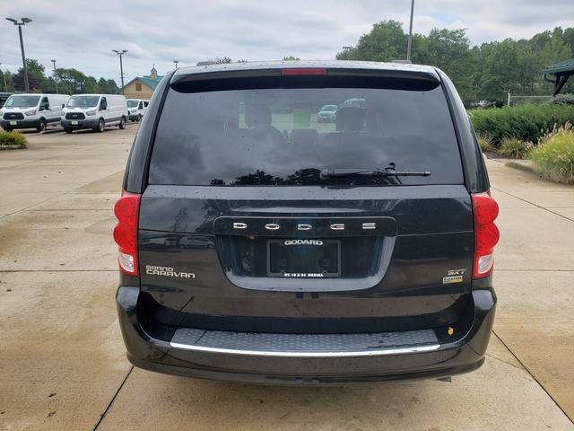 Used 2016 Dodge Grand Caravan SXT FWD image 6