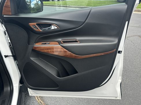 Certified 2020 Chevrolet Equinox LT w/ Sport Edition FWD image 14