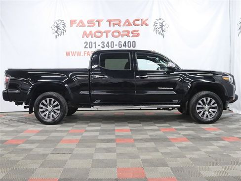 Used 2021 Toyota Tacoma Limited AWD/4WD image 4