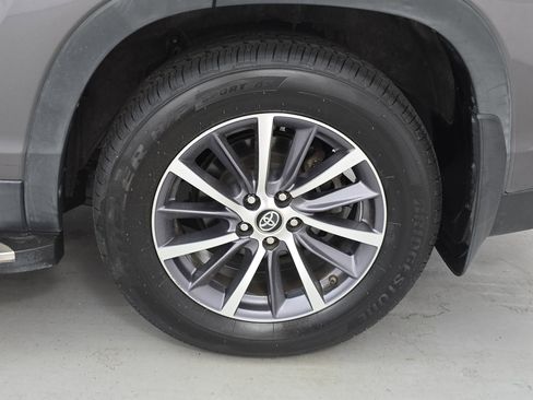 Used 2019 Toyota Highlander XLE image 35