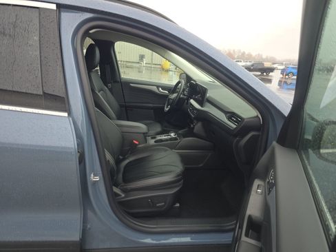 Used 2025 Ford Escape Platinum w/ Premium Technology Package image 14