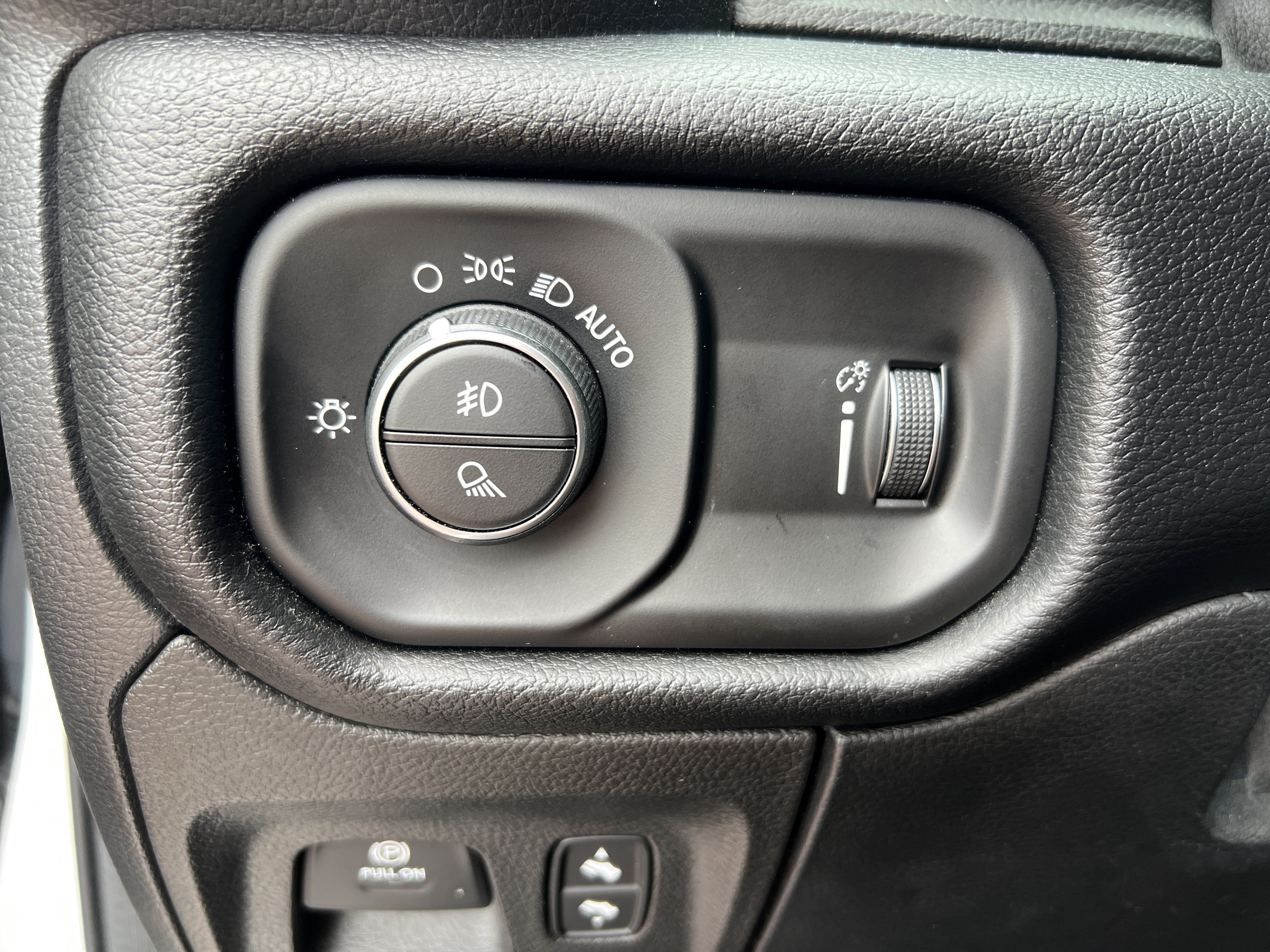 Used 2020 RAM 1500 Big Horn AWD/4WD image 34