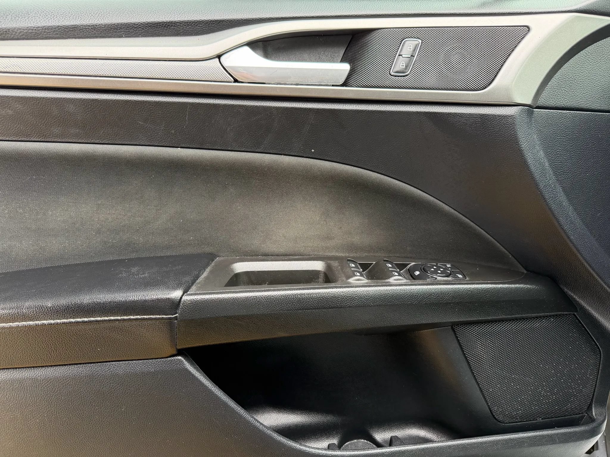 Used 2020 Ford Fusion SE AWD/4WD image 5