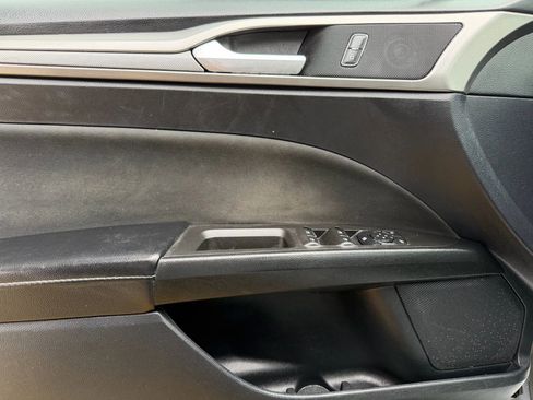 Used 2020 Ford Fusion SE image 5