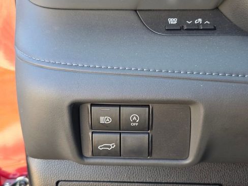 Used 2023 Toyota Highlander XLE image 25