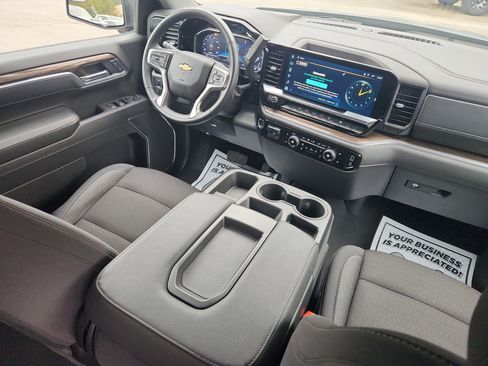 Used 2025 Chevrolet Silverado 1500 LT image 40