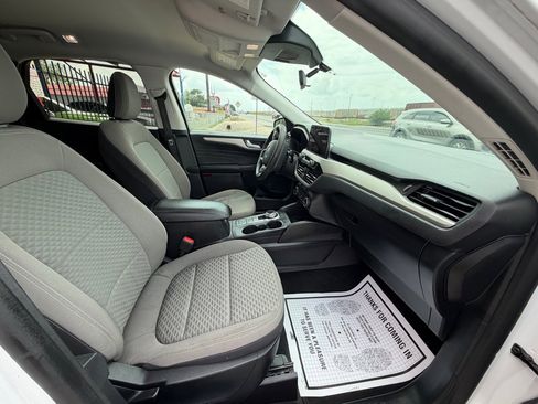 Used 2021 Ford Escape SE image 12