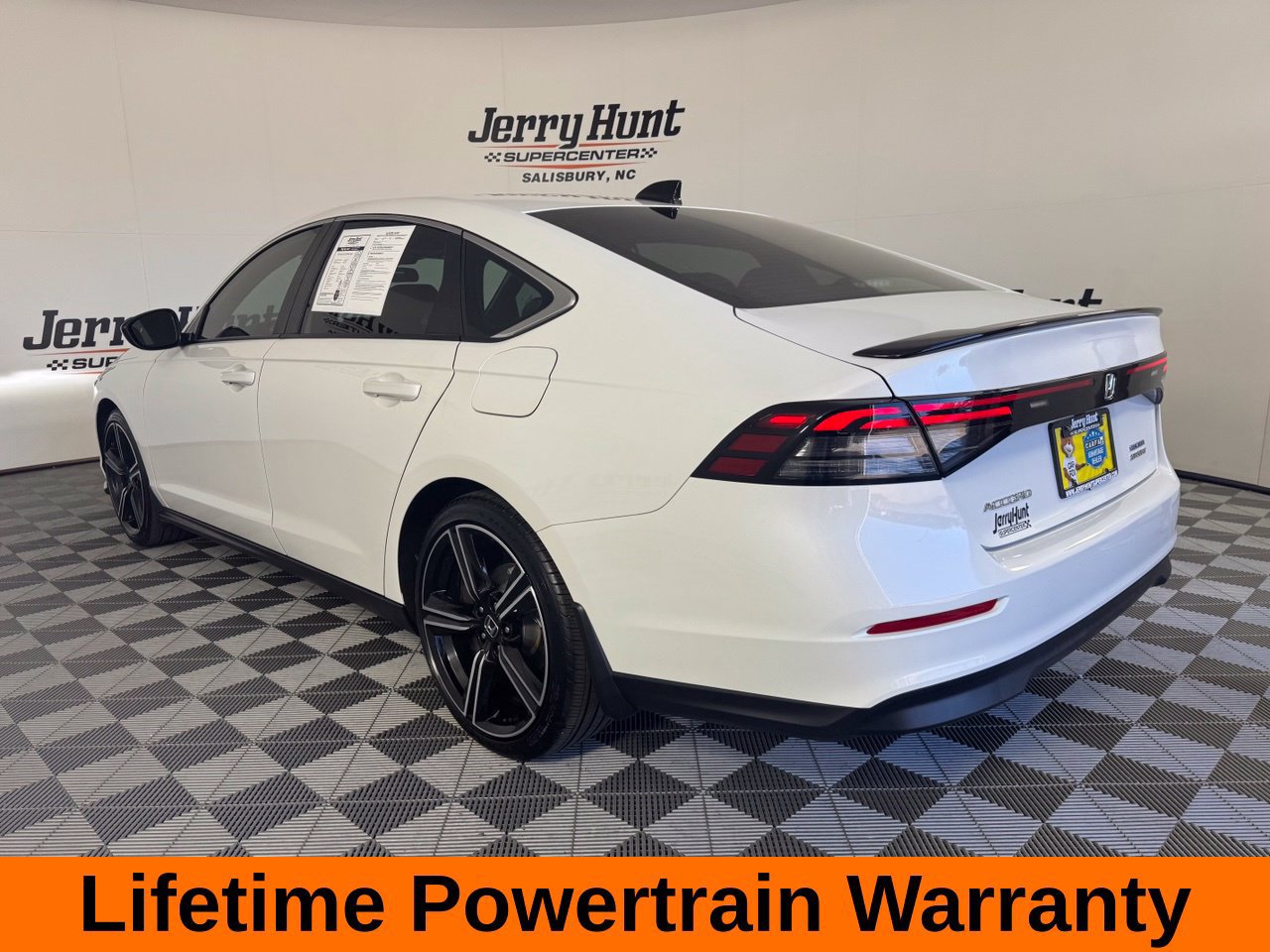 Used 2025 Honda Accord Sport image 9