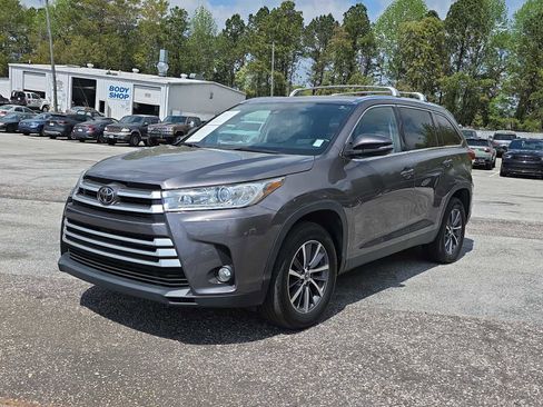 Used 2019 Toyota Highlander XLE image 9