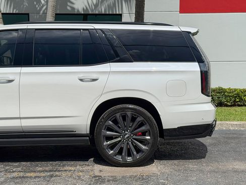Used 2025 Cadillac Escalade V AWD/4WD image 11