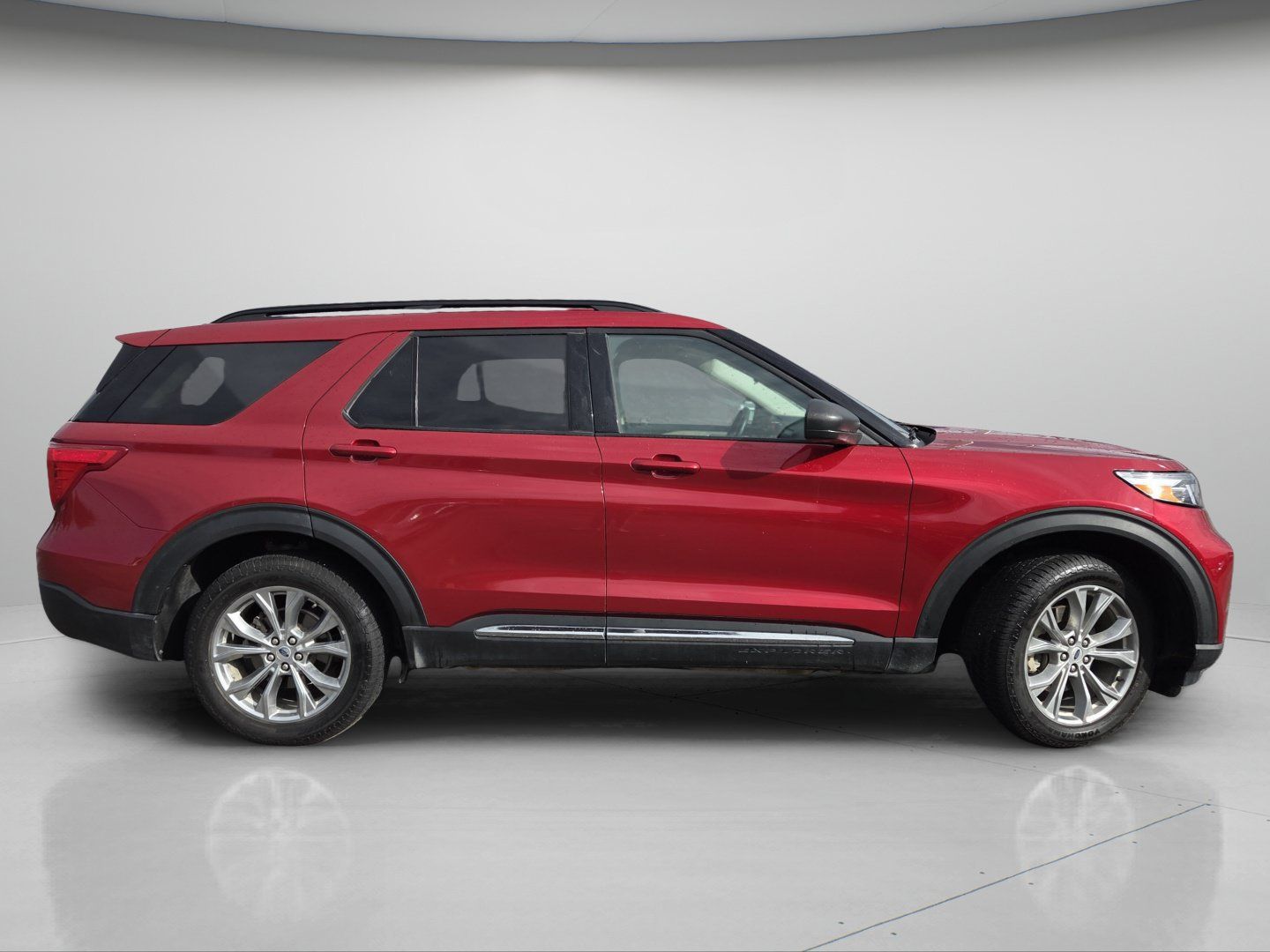 Used 2023 Ford Explorer XLT w/ Equipment Group 202A AWD/4WD image 23