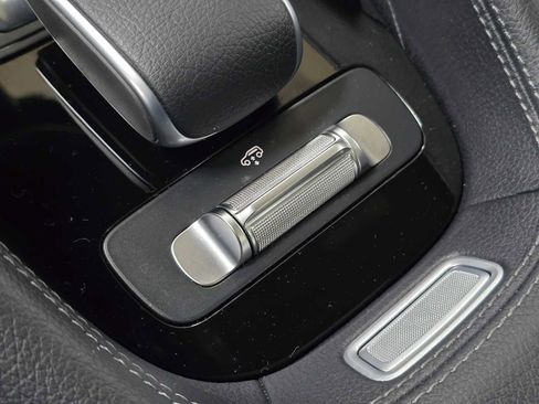 Used 2025 Mercedes-Benz GLS 450 4MATIC image 33