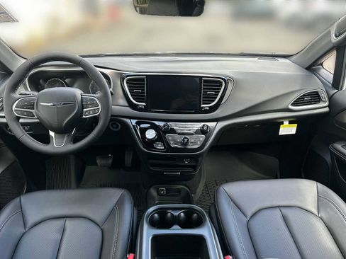New 2026 Chrysler Voyager LX FWD image 11