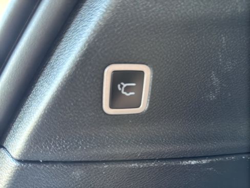 Used 2025 Chrysler Pacifica Limited FWD image 21