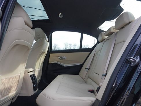 Used 2022 BMW 330i xDrive 330i xDrive w/ Driving Assistance Package image 41