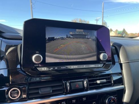 Used 2024 Nissan Pathfinder SV image 47