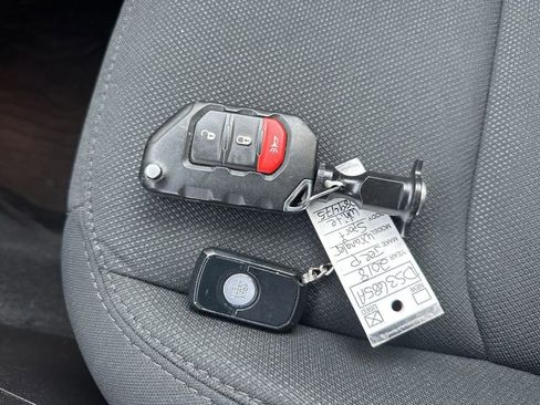 Used 2018 Jeep Wrangler Unlimited Sport S image 33