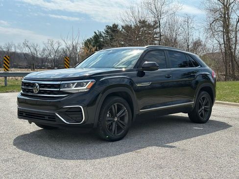 Used 2021 Volkswagen Atlas Cross Sport SE w/ Panoramic Sunroof Package image 3