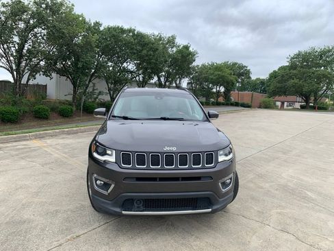 Used 2018 Jeep Compass Limited w/ Navigation Group FWD image 2