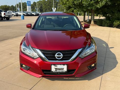 Used 2018 Nissan Altima 2.5 SV w/ 2.5 SV Technology Package FWD image 2