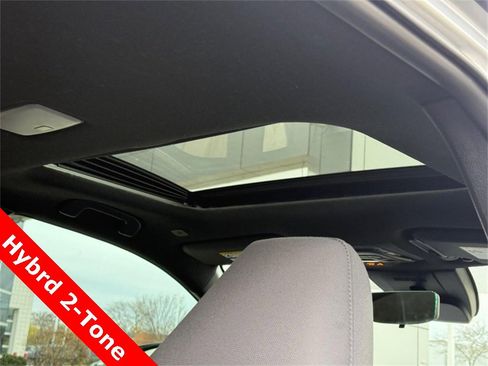 Used 2024 Toyota Corolla Cross SE image 13