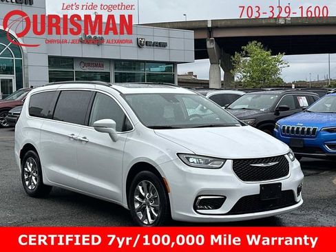 Used 2022 Chrysler Pacifica Touring-L AWD/4WD image 1