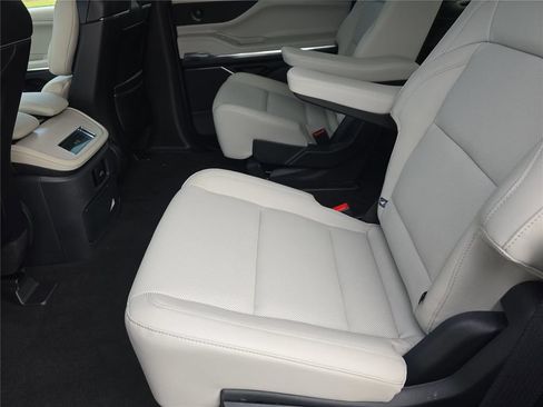 New 2026 Lincoln Navigator Premiere AWD/4WD image 15