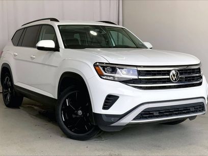 Used 2022 Volkswagen Atlas SE w/ Black Wheel Package