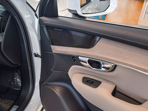 Used 2025 Volvo XC90 B5 Plus w/ Protection Package Premier image 18