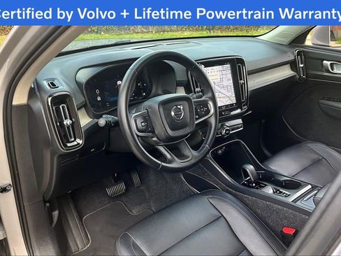 Certified 2025 Volvo XC40 B5 Core image 17