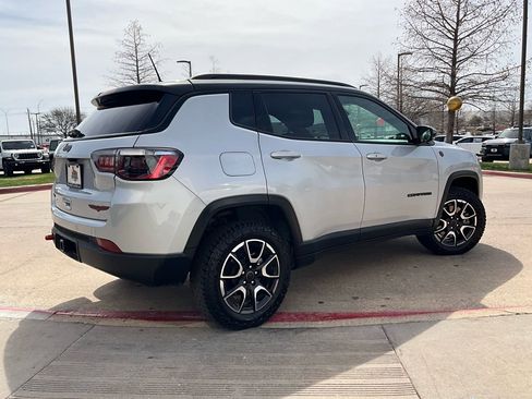 Used 2025 Jeep Compass Trailhawk w/ Trailer Tow Group AWD/4WD image 6