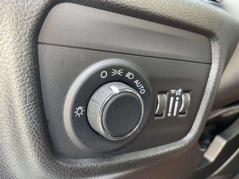 Used 2025 Jeep Grand Cherokee Altitude AWD/4WD image 28