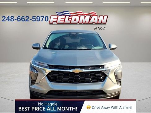 Used 2025 Chevrolet Trax LS w/ LS Convenience Package FWD image 9