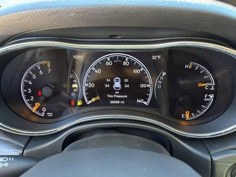 Used 2022 Jeep Grand Cherokee Laredo X image 15