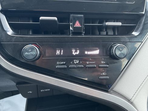 Used 2021 Toyota Camry SE w/ Convenience Package image 19