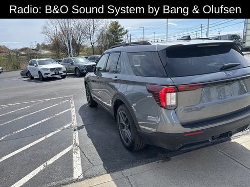 Used 2025 Ford Explorer ST-Line w/ ST-Line Street Pack AWD/4WD image 7