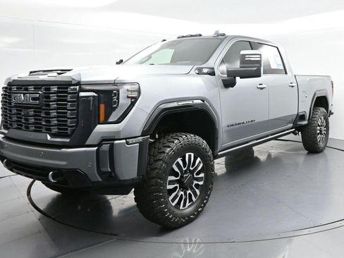 Used 2024 GMC Sierra 3500 Denali Ultimate AWD/4WD image 4
