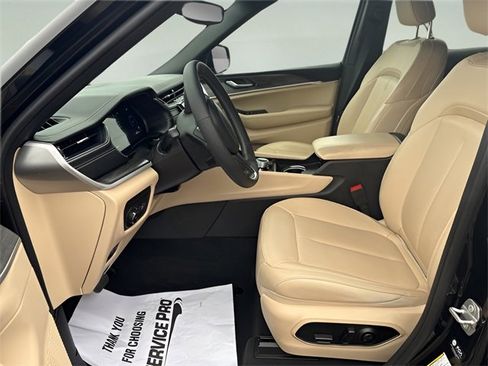 Used 2025 Jeep Grand Cherokee L Limited image 7