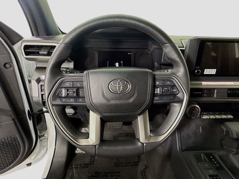 Certified 2025 Toyota 4Runner SR5 AWD/4WD image 11